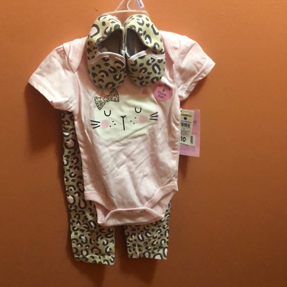 Baby Girl 3pc. Top, bottoms, shoes.